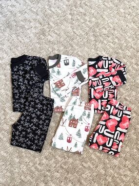Burt's Bees Kids’ and Honest Baby Organic
Holiday Pajama Bundle—8Y